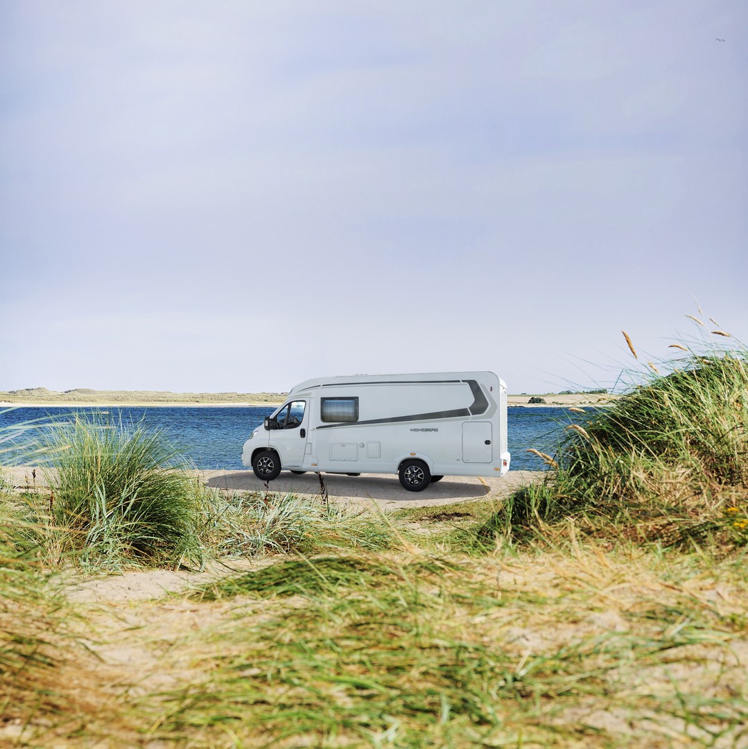 ¿Es posible acampar en la playa con tu furgoneta camper?