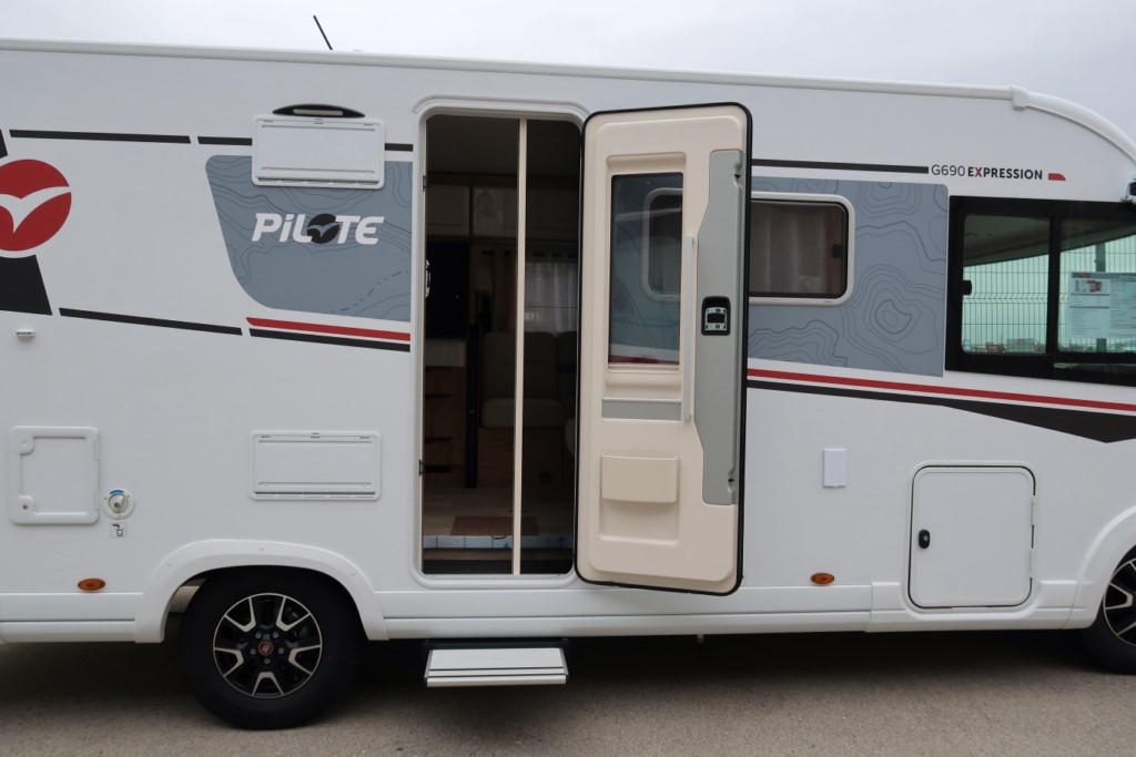 AUTOCARAVANA NOVA PILOTE G690D
