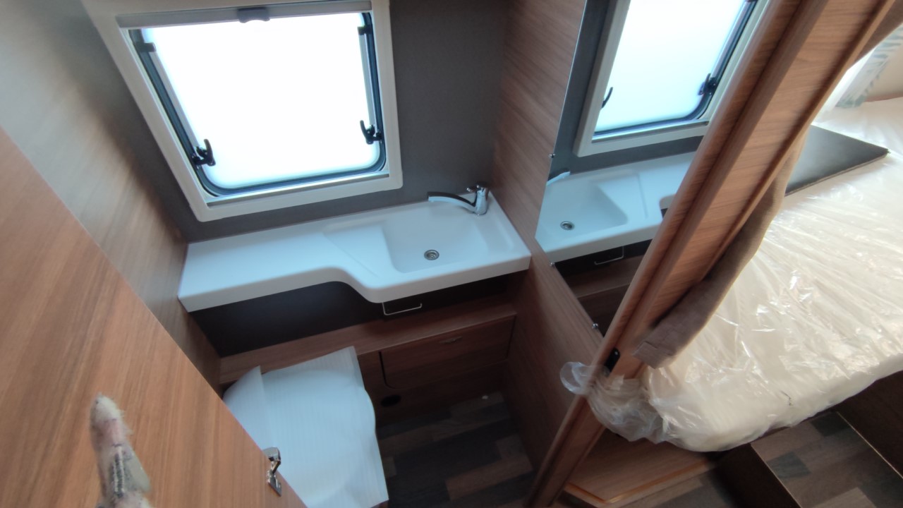 AUTOCARAVANA NOVA WEINSBERG CARASUITE 700 ME