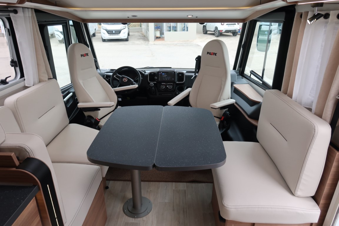 AUTOCARAVANA NOVA PILOTE G 740 FGJ Expression