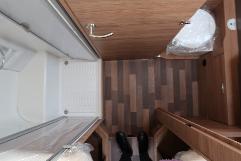 AUTOCARAVANA NUEVO WEINSBERG CARACORE 700 MEG