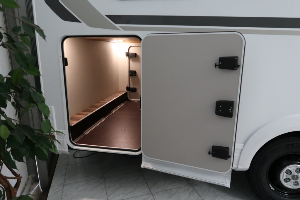 AUTOCARAVANA NUEVO WEINSBERG CARACORE 700 MEG