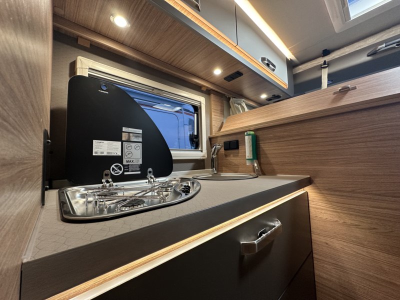 AUTOCARAVANA NOVA WEINSBERG CARACORE 700 MEG