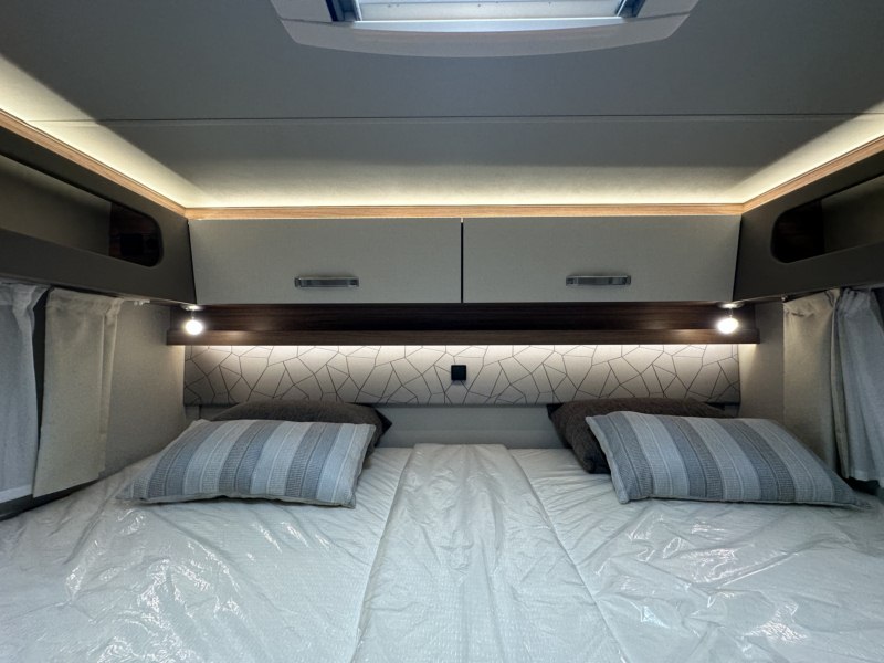 AUTOCARAVANA NOVA WEINSBERG CARACORE 700 MEG