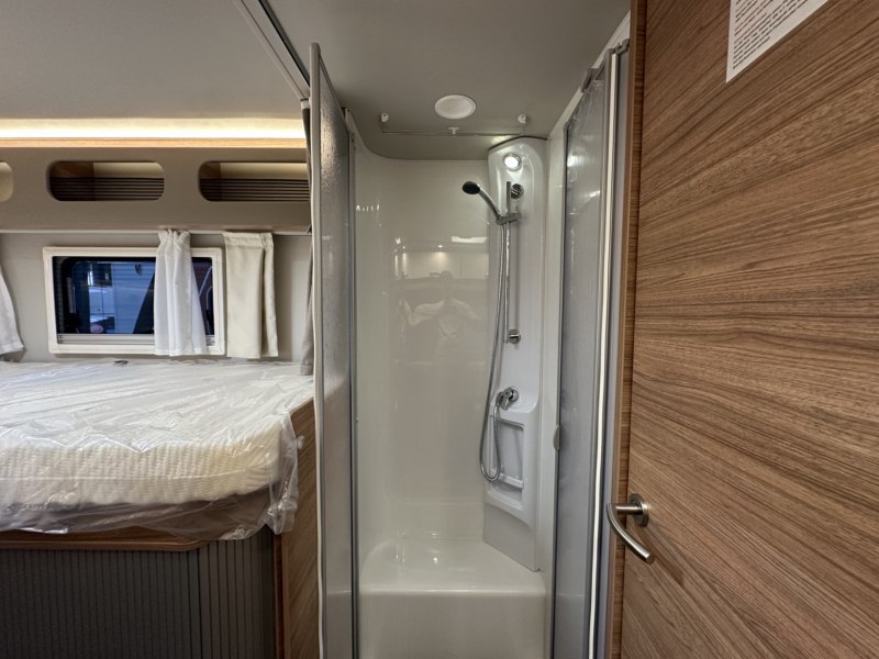 AUTOCARAVANA NOVA WEINSBERG CARACORE 700 MEG