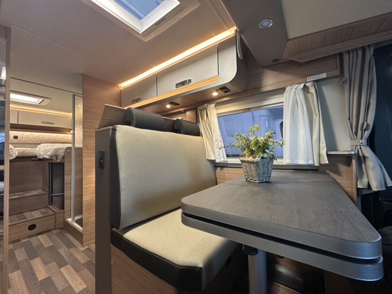 AUTOCARAVANA NOVA WEINSBERG CARACORE 700 MEG