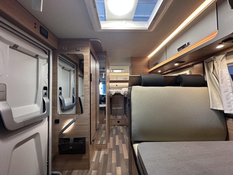 AUTOCARAVANA NOVA WEINSBERG CARACORE 700 MEG