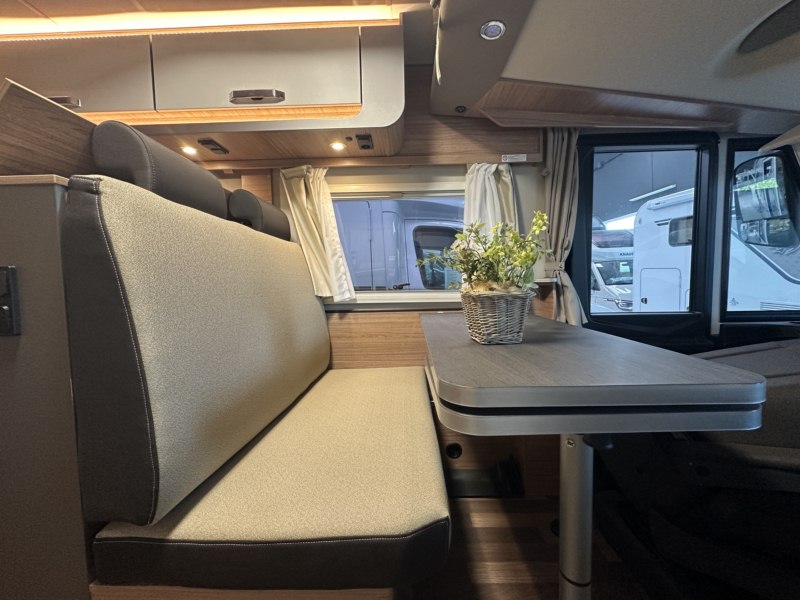 AUTOCARAVANA NOVA WEINSBERG CARACORE 700 MEG