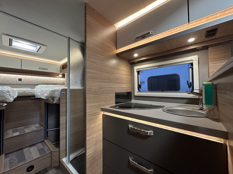 AUTOCARAVANA NOVA WEINSBERG CARACORE 700 MEG