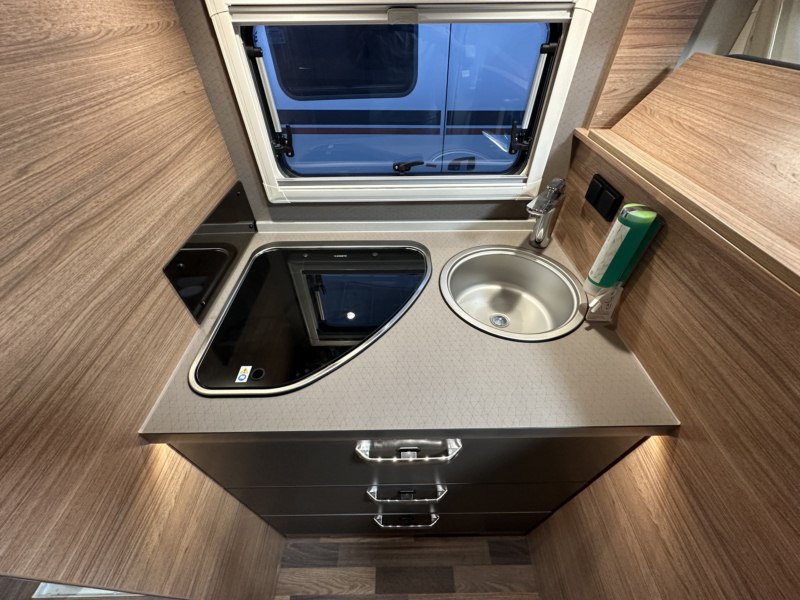 AUTOCARAVANA NOVA WEINSBERG CARACORE 700 MEG