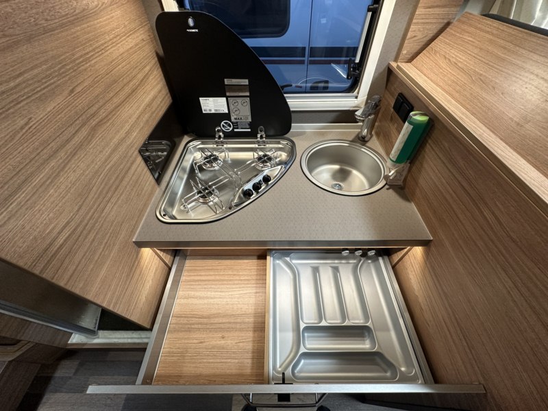 AUTOCARAVANA NOVA WEINSBERG CARACORE 700 MEG