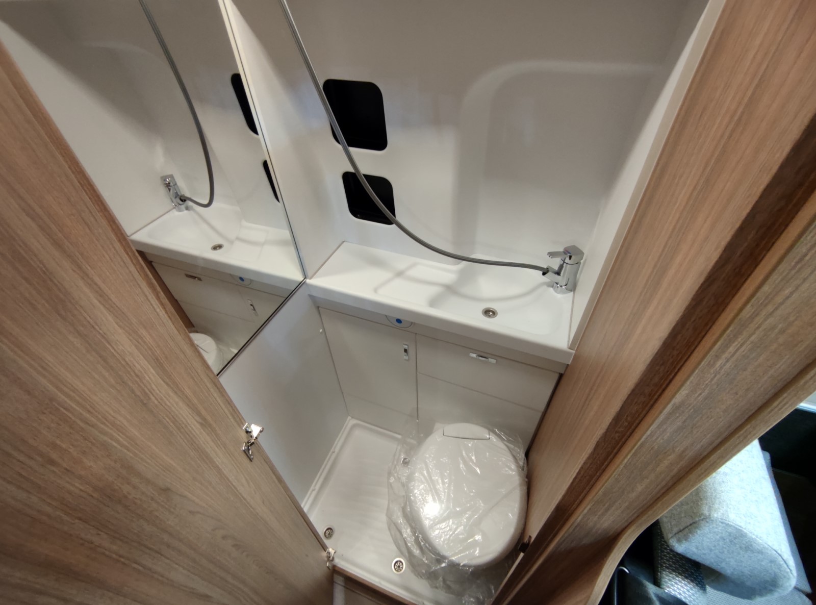 FURGONETA CAMPER NOVA WEINSBERG CARABUS 600 MQ EN FORD