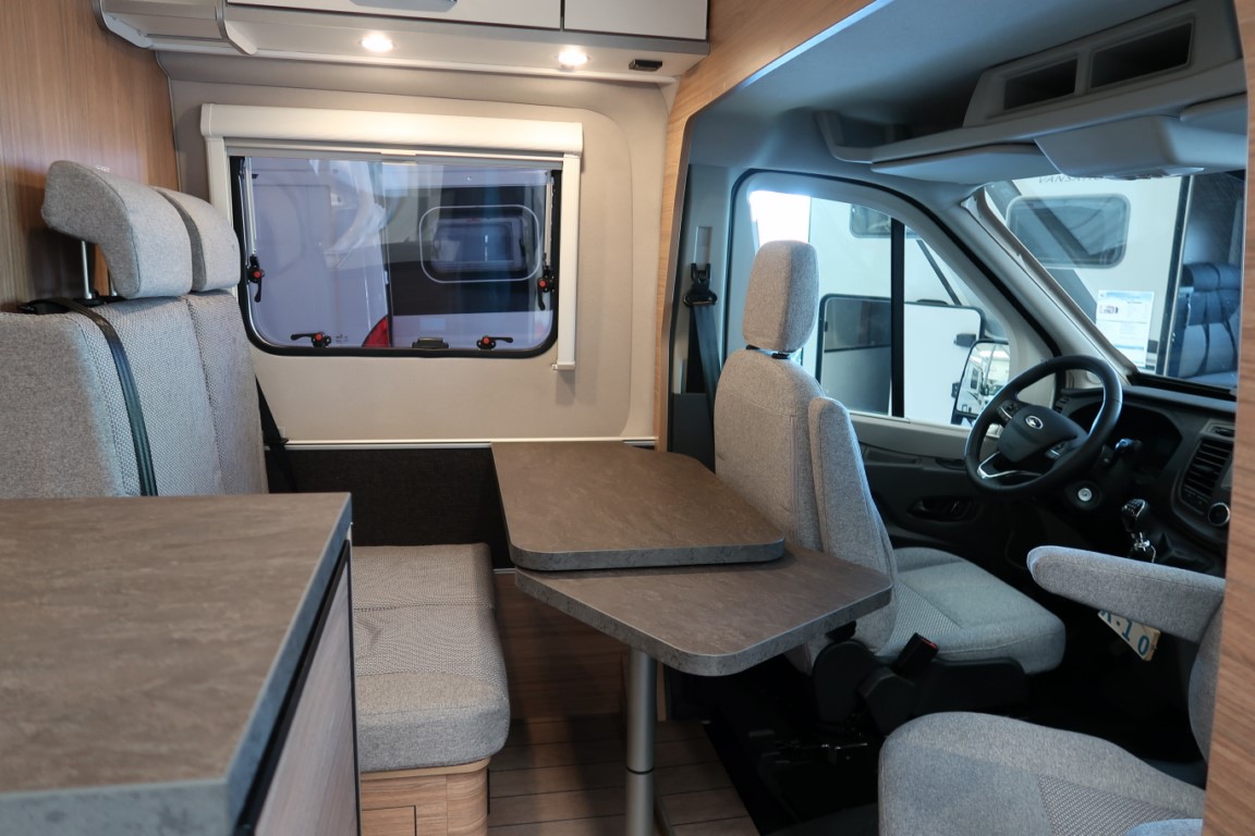 FURGONETA CAMPER NOVA WEINSBERG CARABUS 600 MQ EN FORD