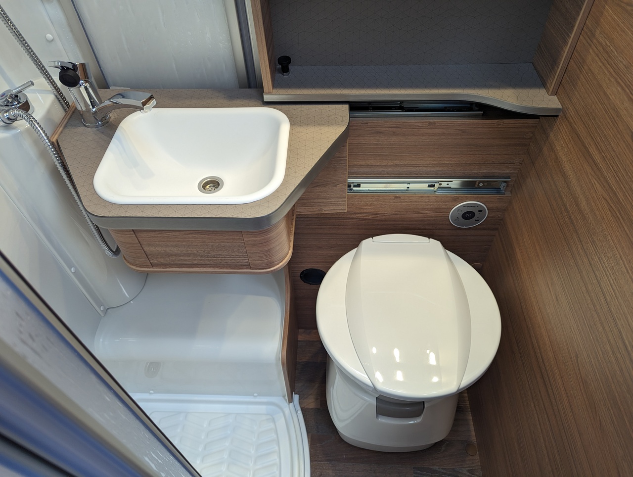WEINSBERG CARACOMPACT 600 MEG EDITION PEPPER PEUGEOT AUTOCARAVANA NOVA