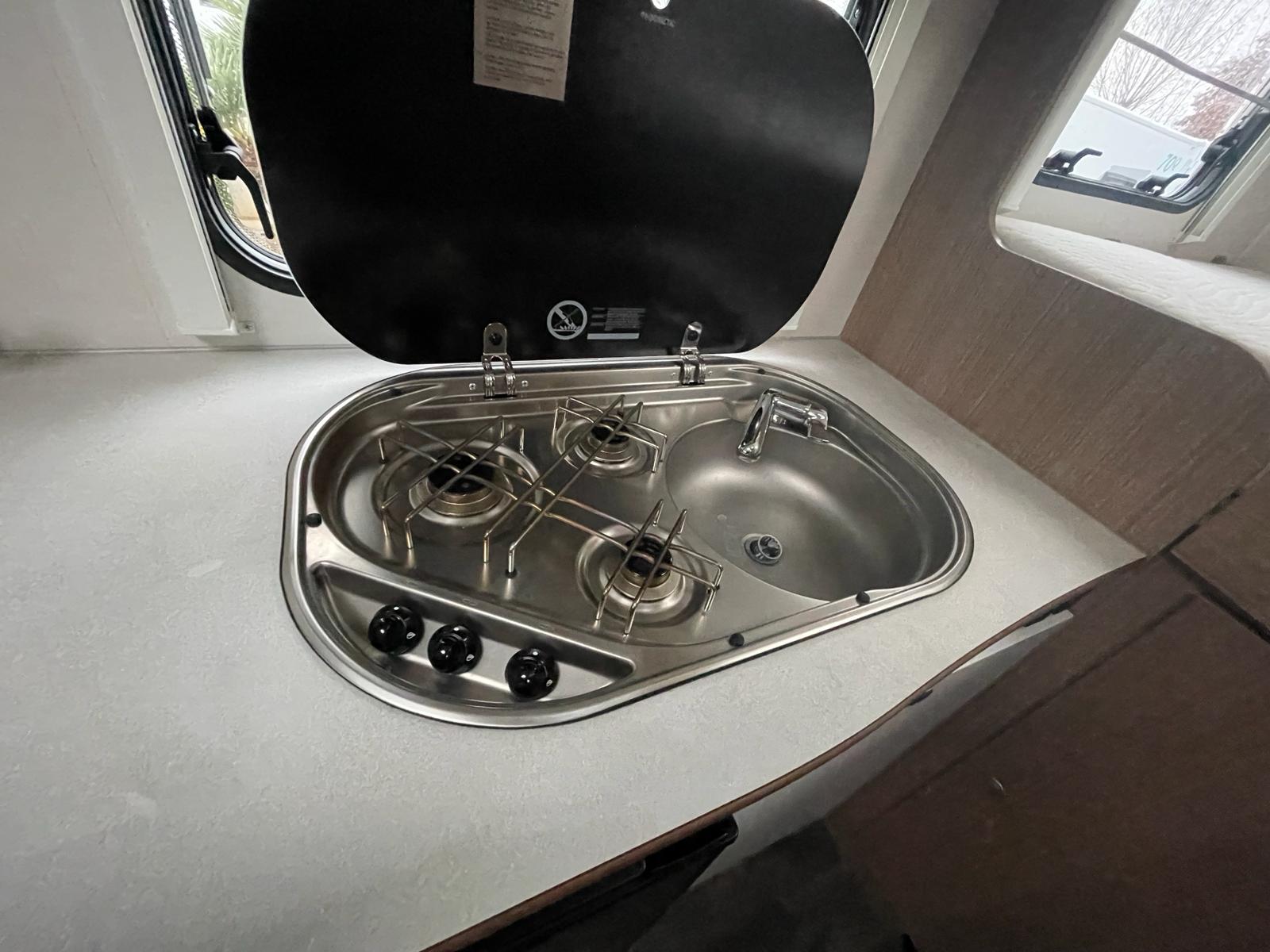 AUTOCARAVANA SEGONA MÀ CARADO V132