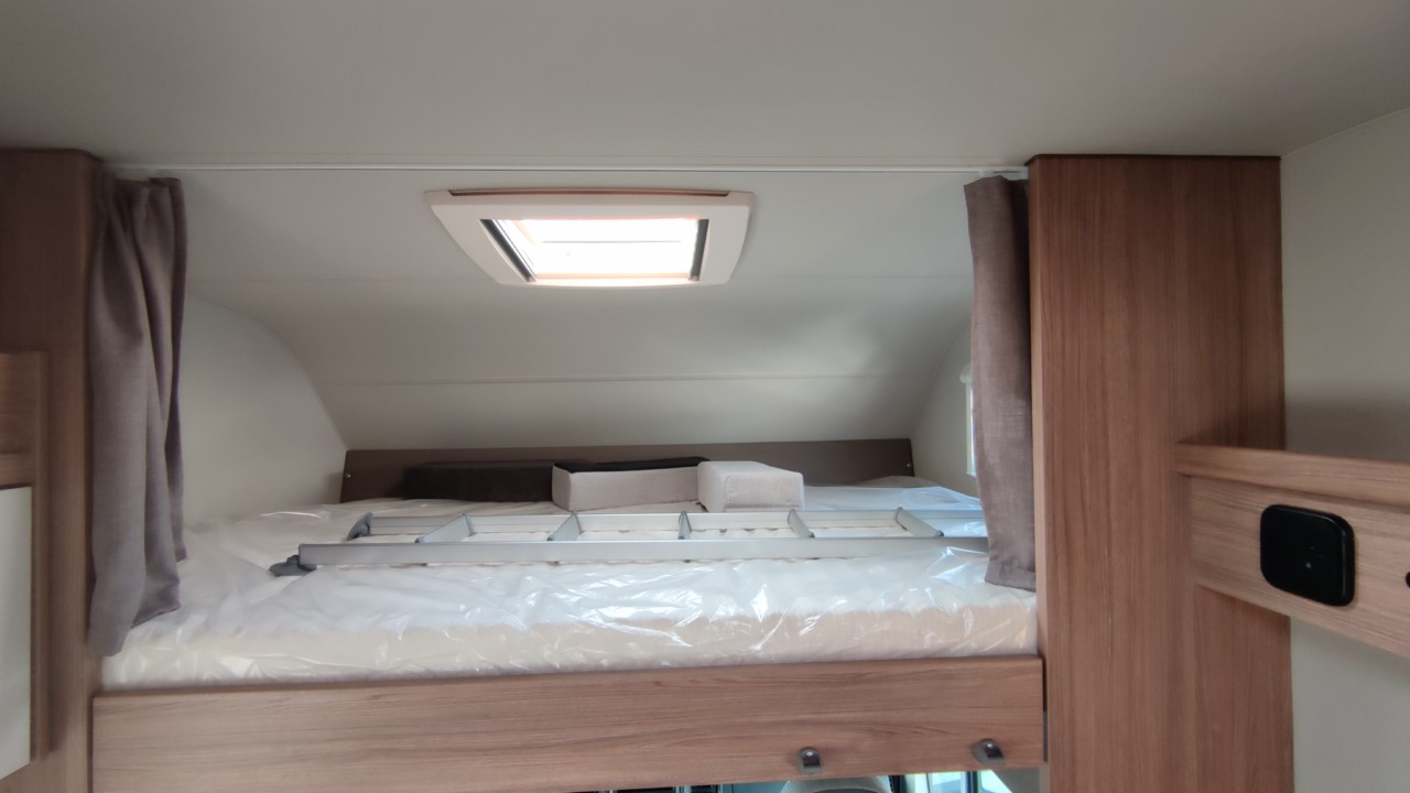 AUTOCARAVANA NOVA CAPUCHINA WEINSBERG CARAHOME 650 DG
