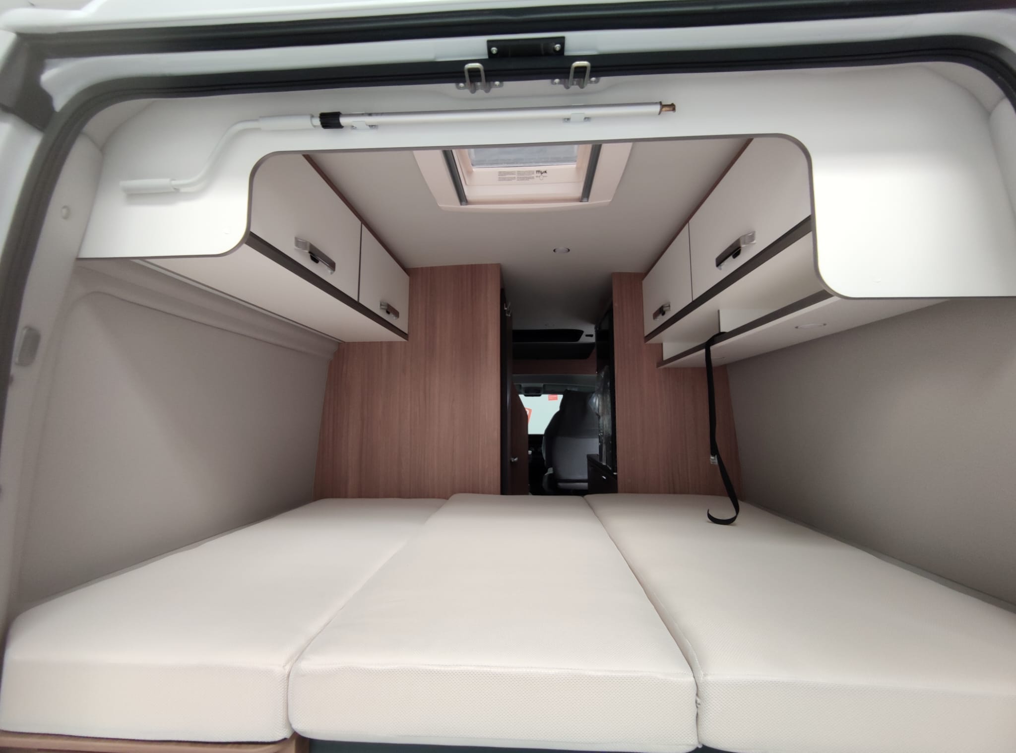 CAMPER SOSTRE ELEVABLE WEINSBERG CARABUS 600 MQ – KM. 0