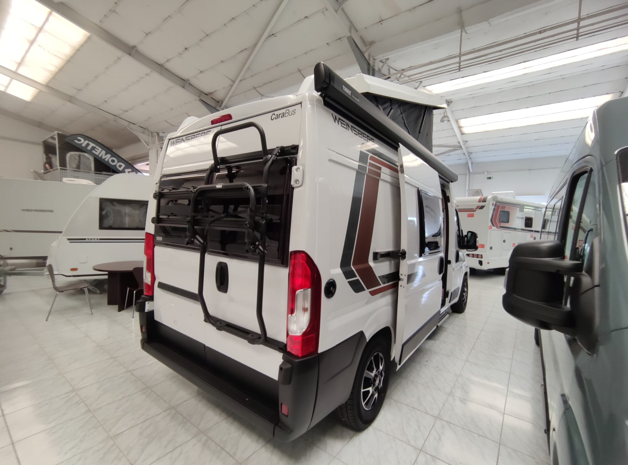 CAMPER SOSTRE ELEVABLE WEINSBERG CARABUS 600 MQ – KM. 0