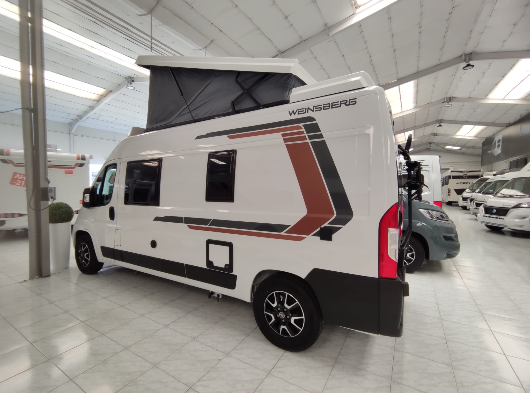 CAMPER SOSTRE ELEVABLE WEINSBERG CARABUS 600 MQ – KM. 0