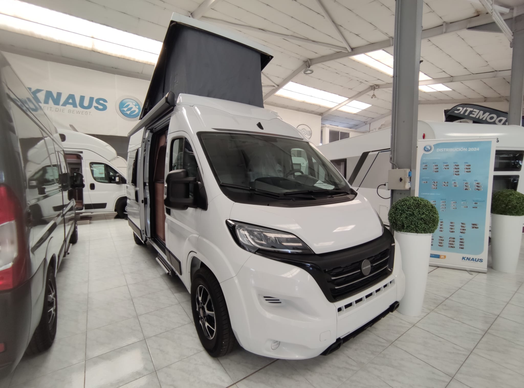 CAMPER SOSTRE ELEVABLE WEINSBERG CARABUS 600 MQ – KM. 0