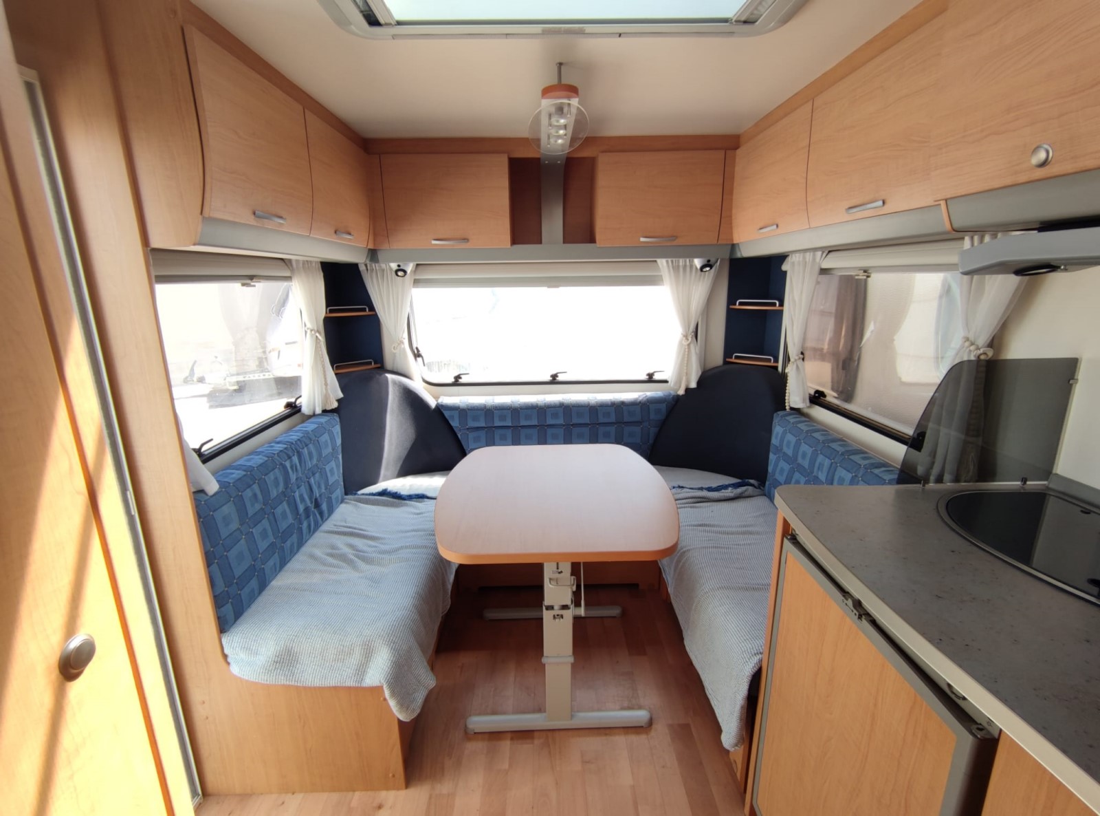 CARAVANA DE SEGONA MÀ KNAUS SÜDWIND 450 FU