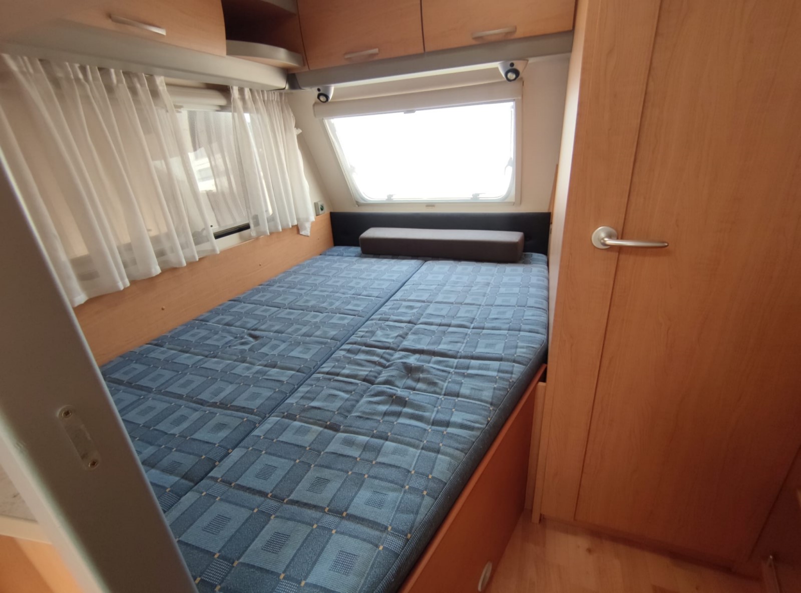 CARAVANA DE SEGONA MÀ KNAUS SÜDWIND 450 FU