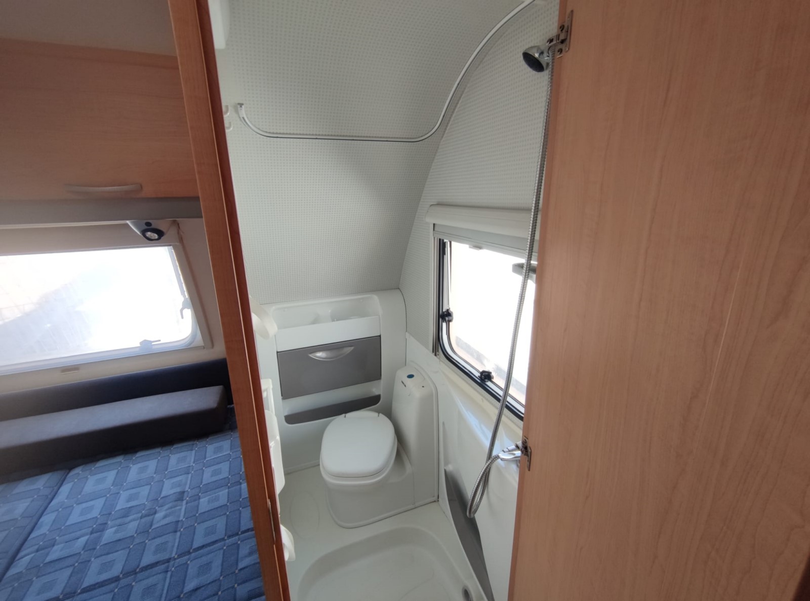 CARAVANA DE SEGONA MÀ KNAUS SÜDWIND 450 FU