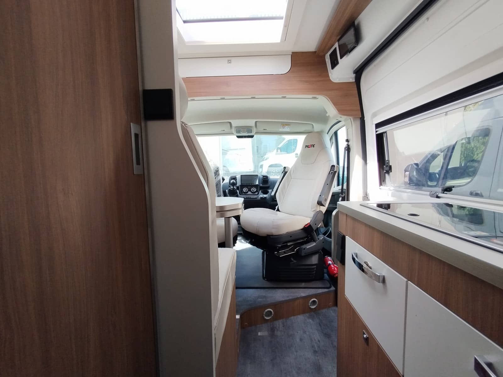 FURGONETA CAMPER NUEVA PILOTE V600S EXCLUSIVE EDITION – KM.0