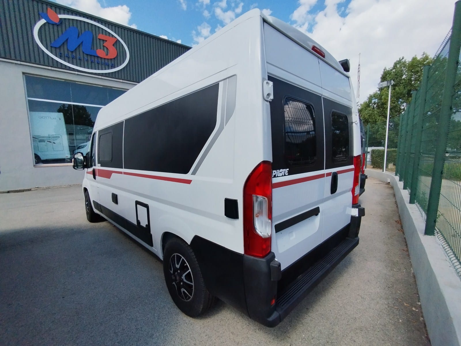 FURGONETA CAMPER NUEVA PILOTE V600S EXCLUSIVE EDITION – KM.0