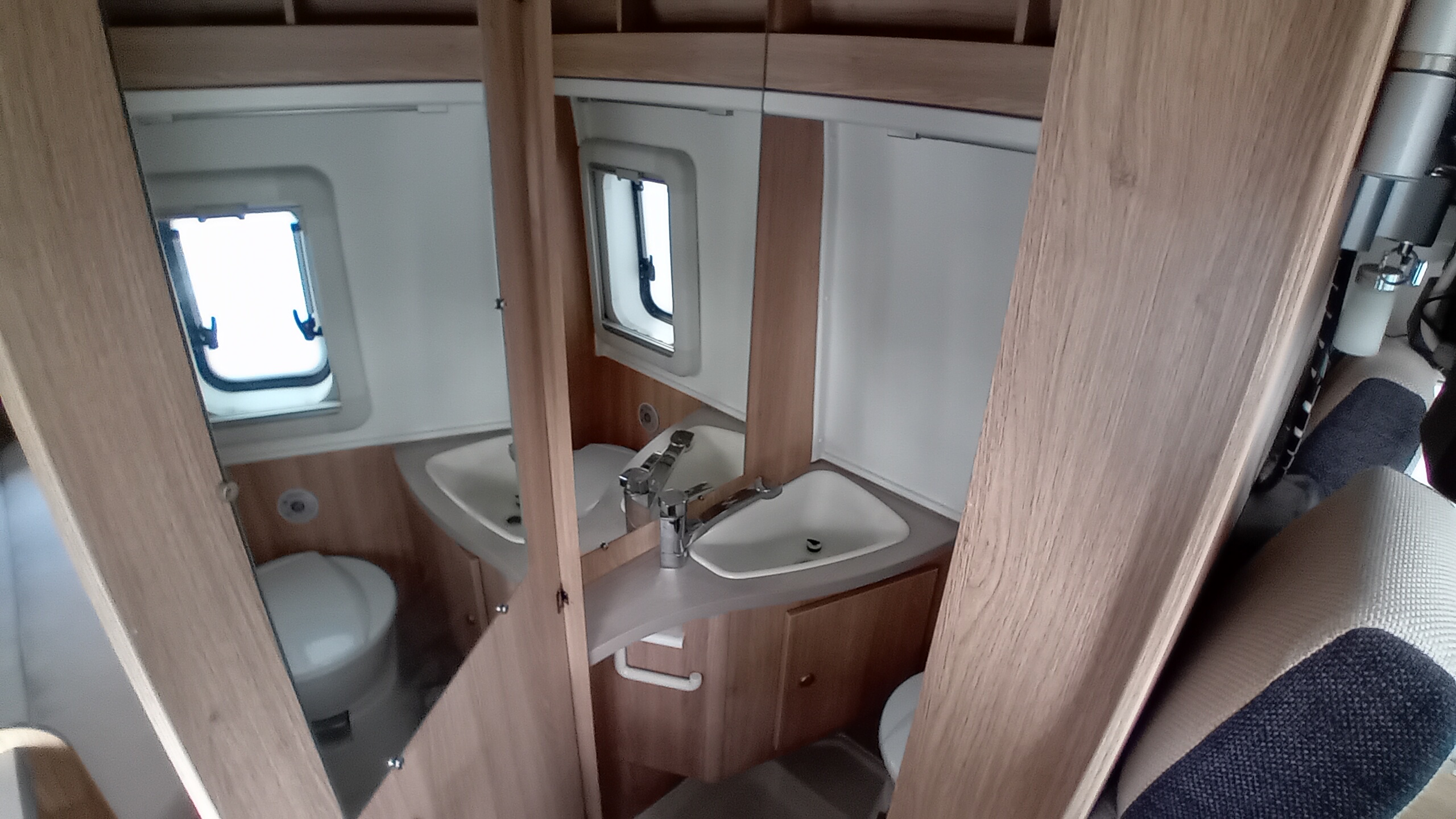 AUTOCARAVANA DE SEGONA MÀ KNAUS BOXSTAR 540 MQ PLATINO