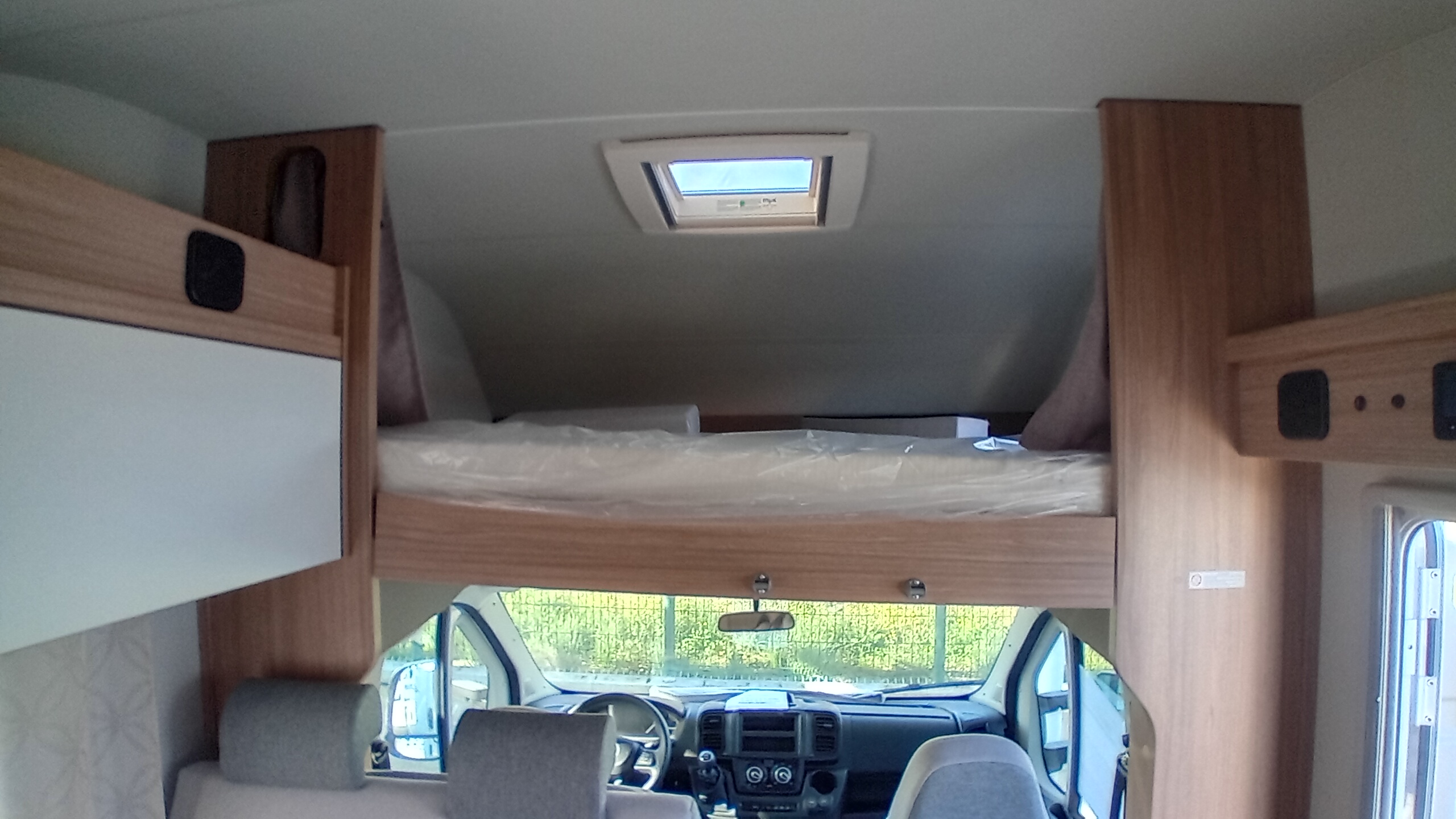 NOVA AUTOCARAVANA WEINSBERG CARAHOME 650 DQ