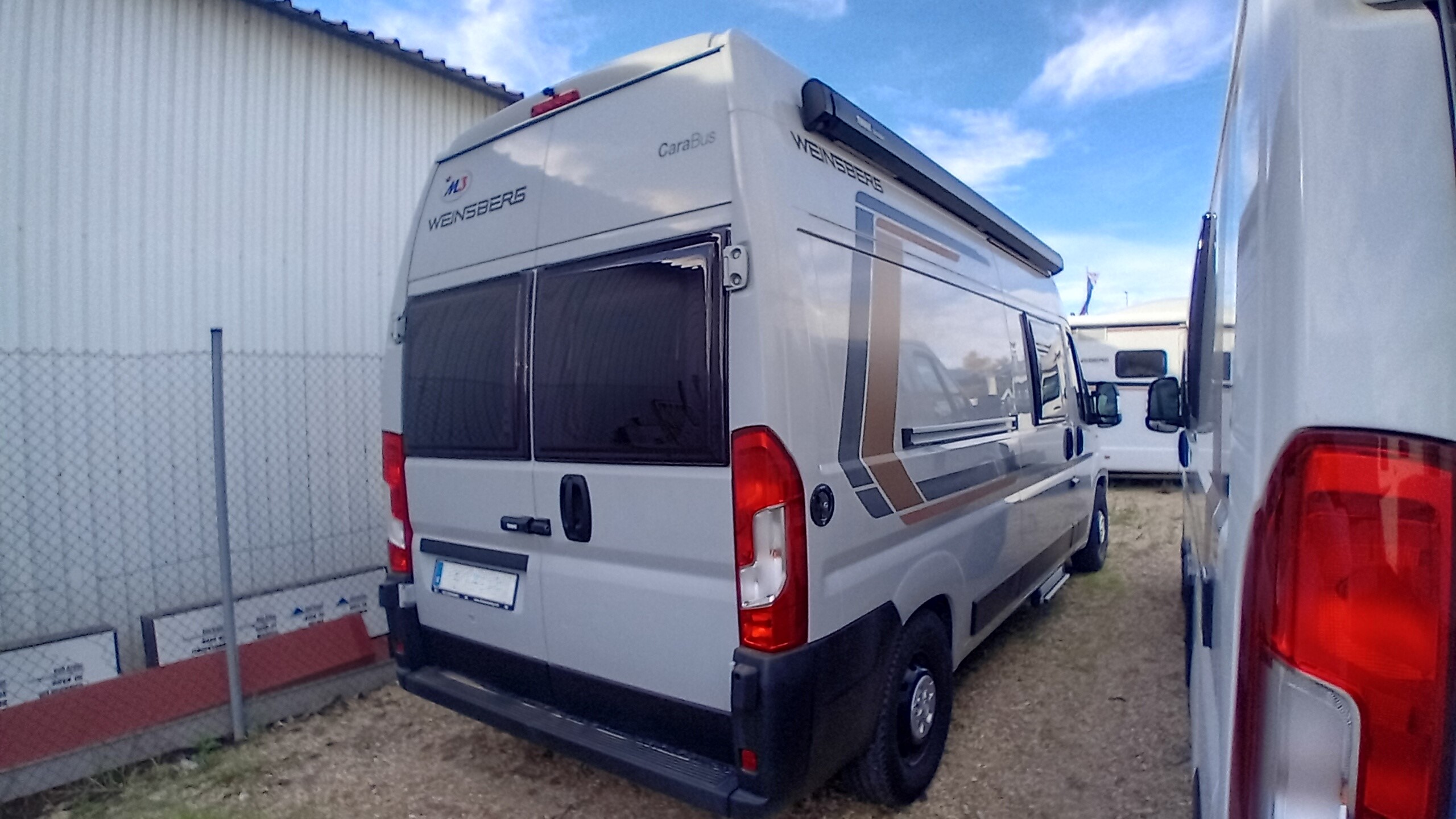 CAMPER DE SEGONA MÀ WEINSBERG CARABUS 600 DQ