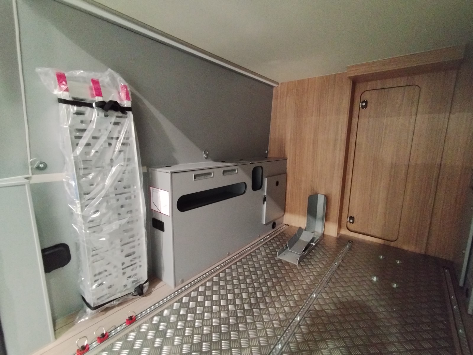 CAMPER WEINSBERG CARABUS 630 MEG OUTLAW