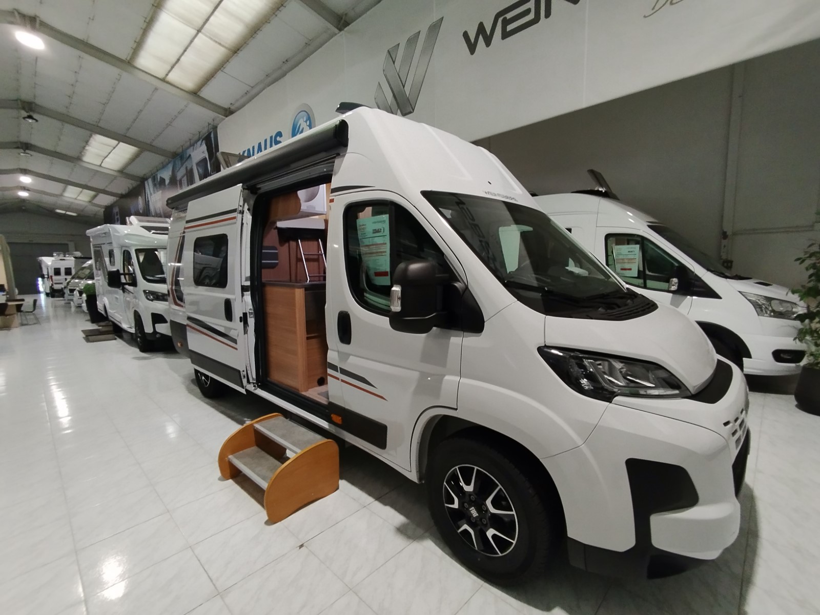 CAMPER WEINSBERG CARABUS 630 MEG OUTLAW