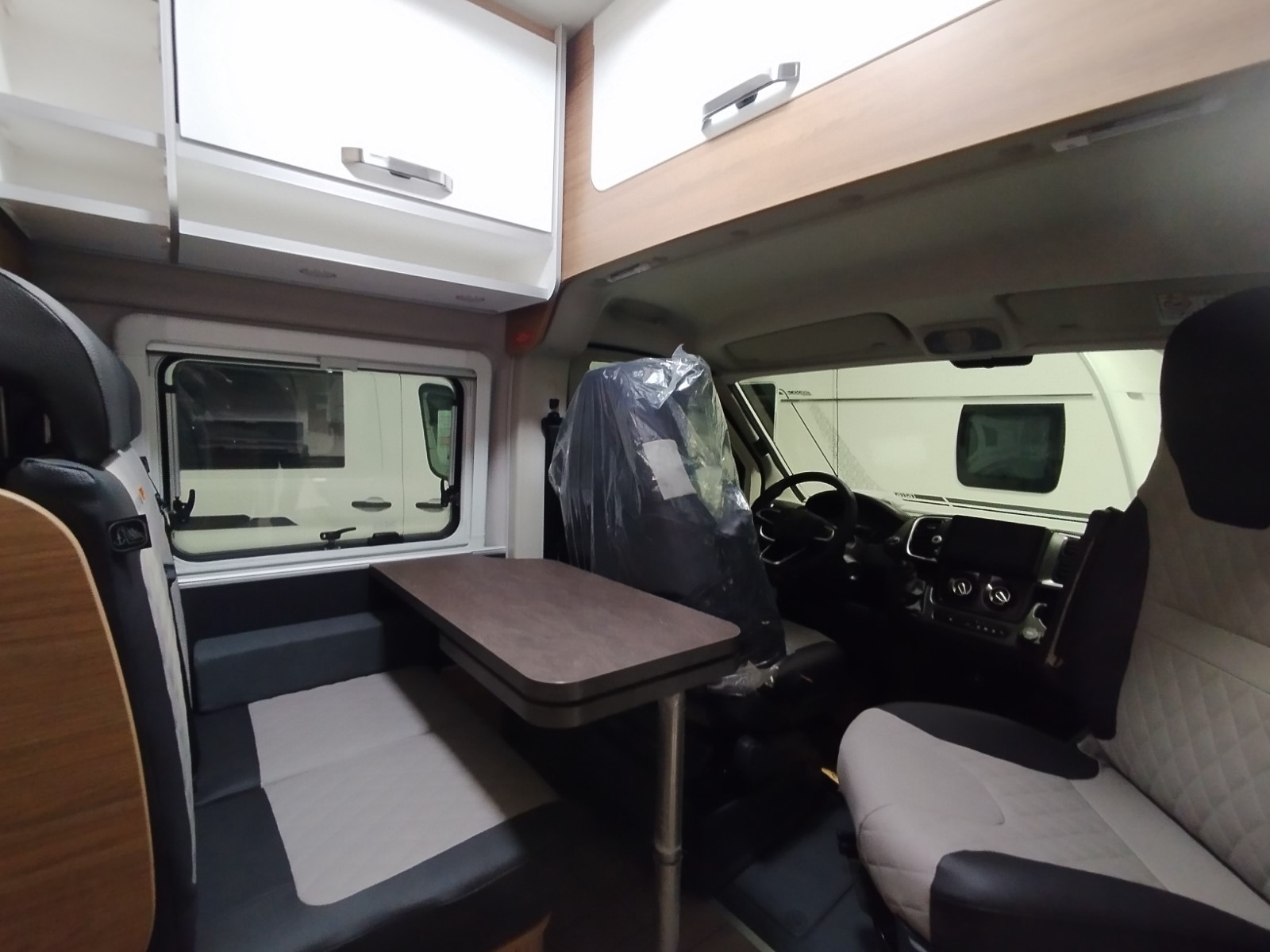 CAMPER WEINSBERG CARABUS 630 MEG OUTLAW