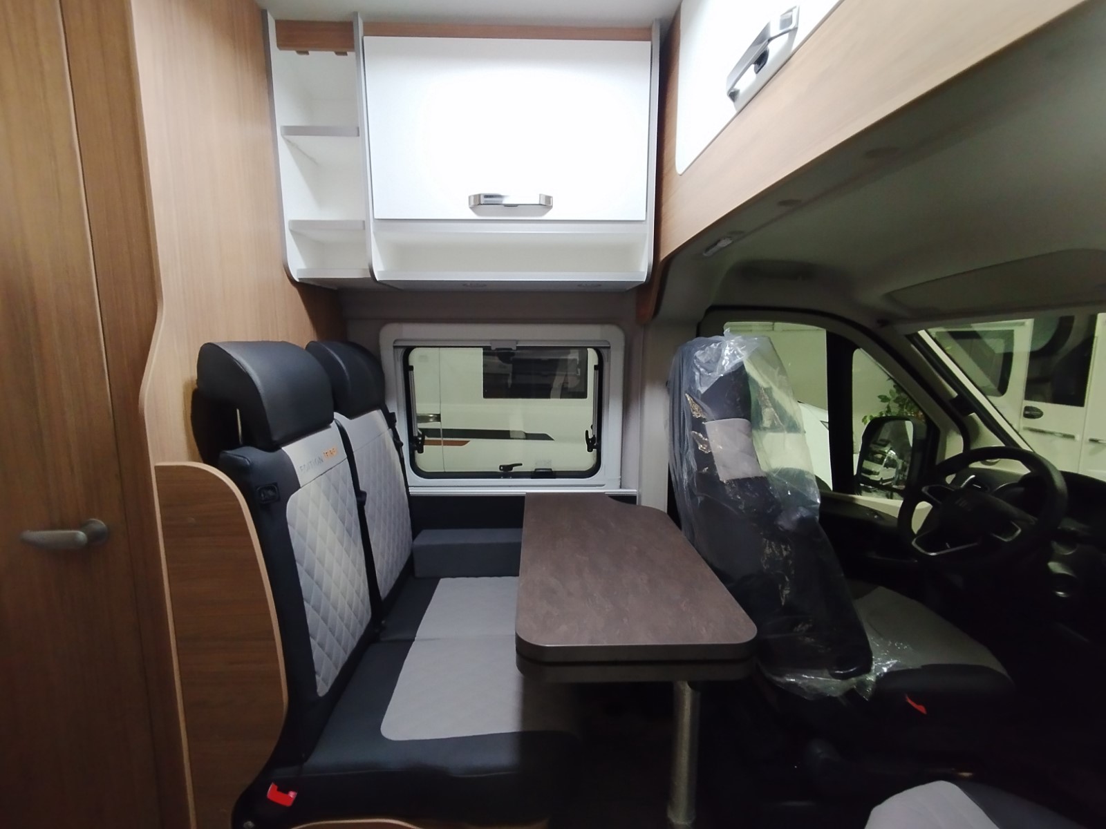 CAMPER WEINSBERG CARABUS 630 MEG OUTLAW