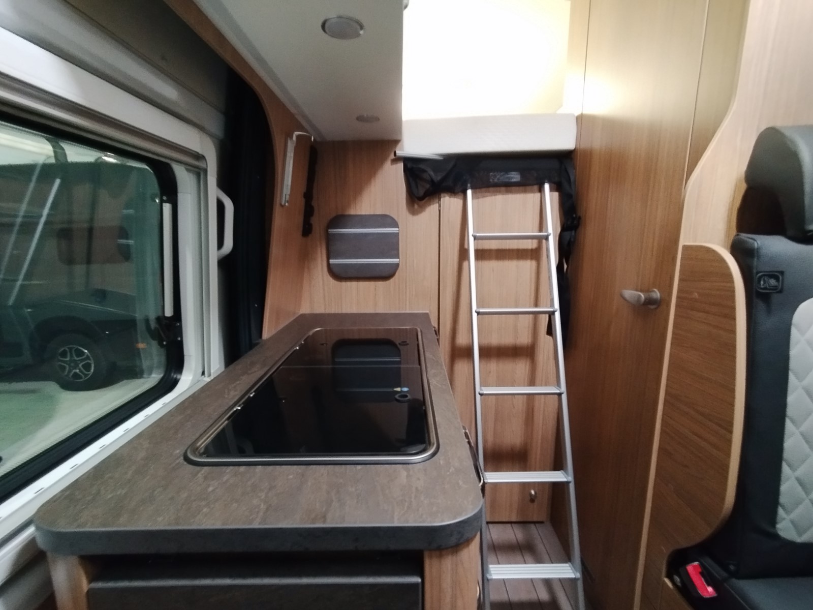 CAMPER WEINSBERG CARABUS 630 MEG OUTLAW