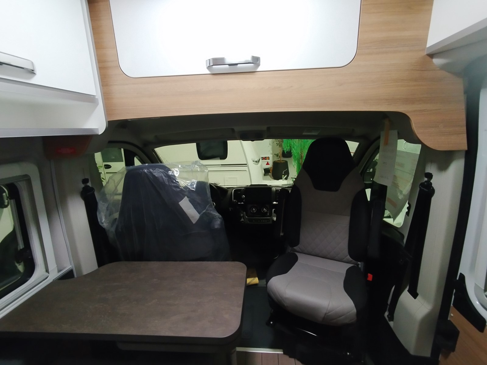 CAMPER WEINSBERG CARABUS 630 MEG OUTLAW