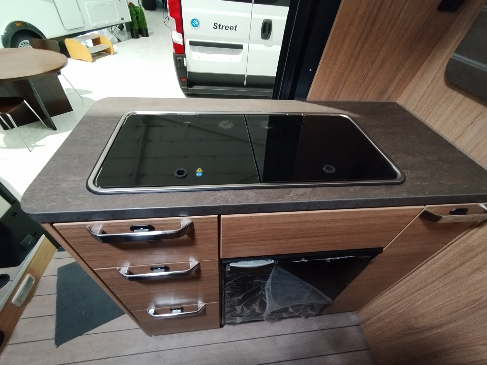 CAMPER WEINSBERG CARABUS 630 MEG OUTLAW