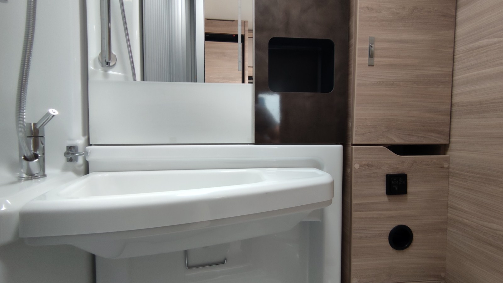 AUTOCARAVANA KNAUS VAN TI PLUS PLATINUM 650 MEG