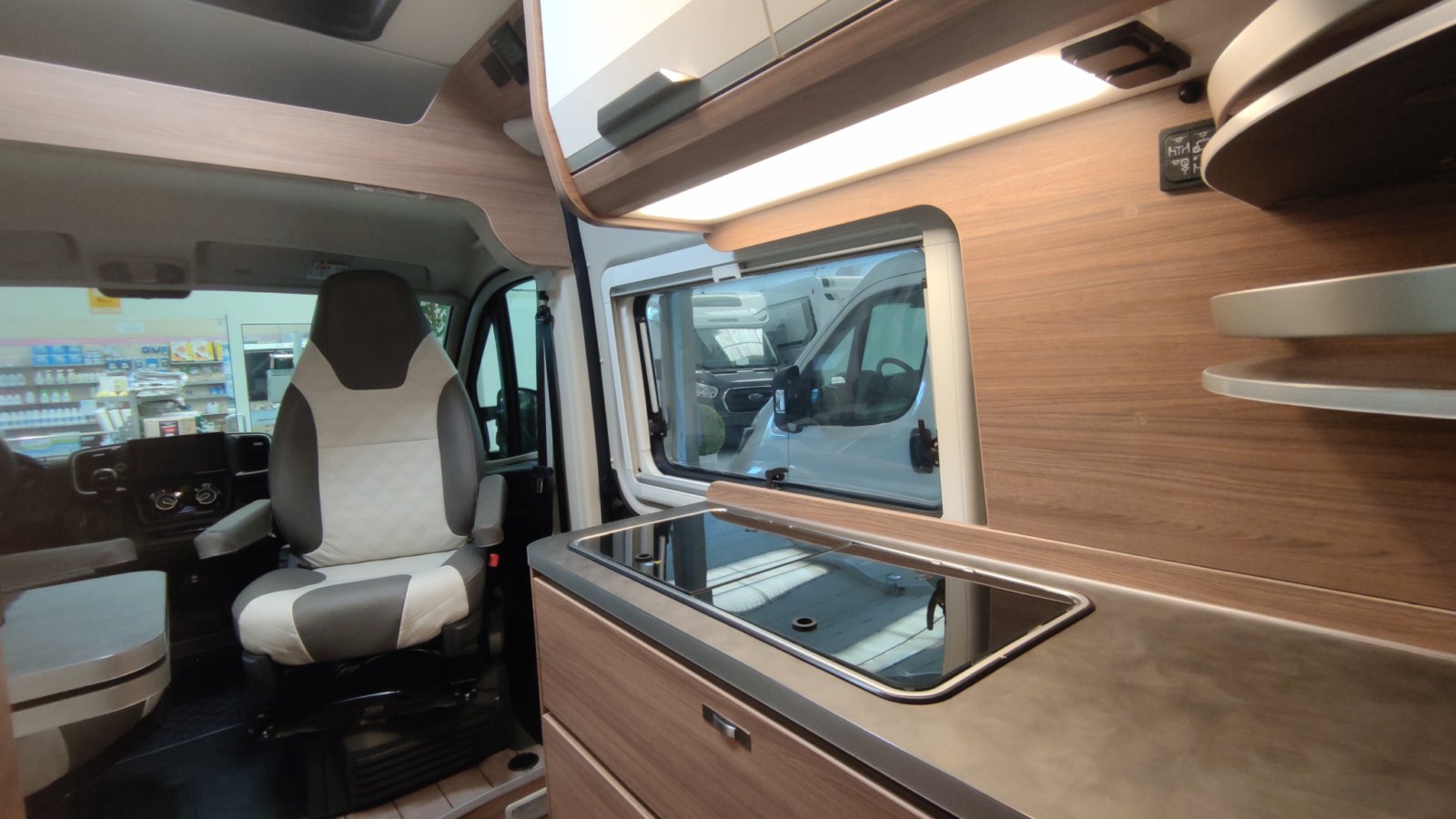 CAMPER BOXLIFE 600 MQ PLATINUM EDITION