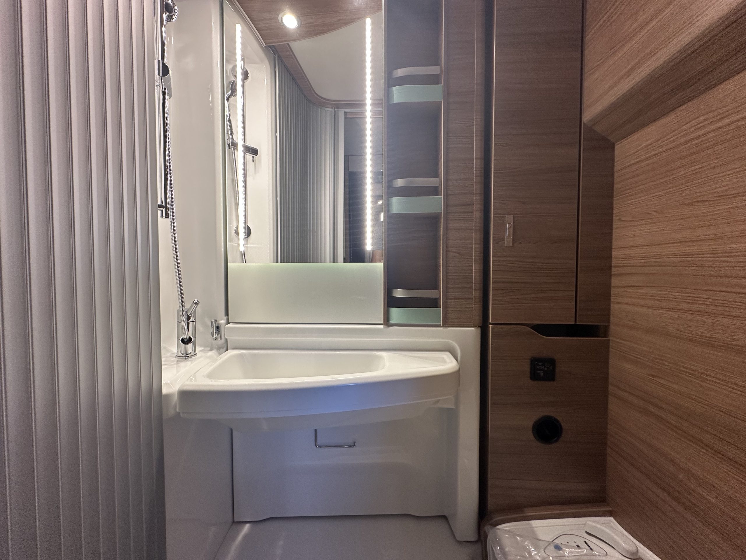 AUTOCARAVANA KNAUS VAN WAVE 640 MEG VANSATION