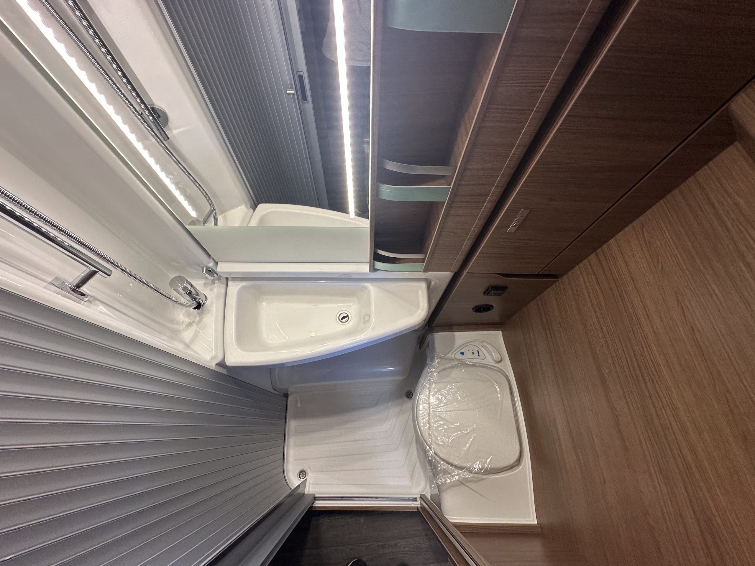 AUTOCARAVANA KNAUS VAN WAVE 640 MEG VANSATION