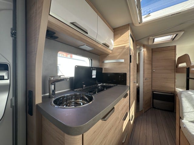 CARAVANA KNAUS SÜDWIND 580 QS BLACK SELECTION