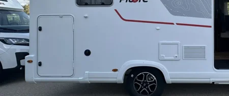 Autocaravanas con garaje: tipos, medidas y qué puedes transportar