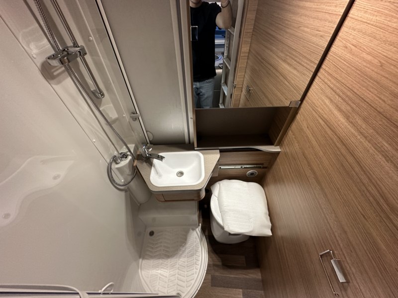 AUTOCARAVANA WEINSBERG CARACOMPACT SUITE 640 MEG