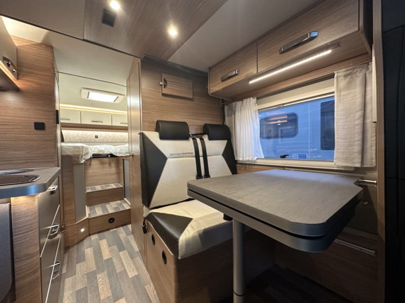 AUTOCARAVANA WEINSBERG CARACOMPACT SUITE 640 MEG