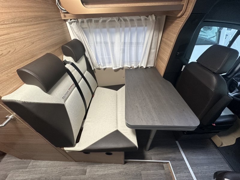 AUTOCARAVANA WEINSBERG CARACOMPACT 640 MEG [EDITION PEPPER]