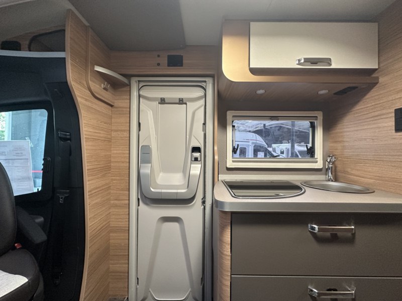 AUTOCARAVANA WEINSBERG CARACOMPACT 640 MEG [EDITION PEPPER]