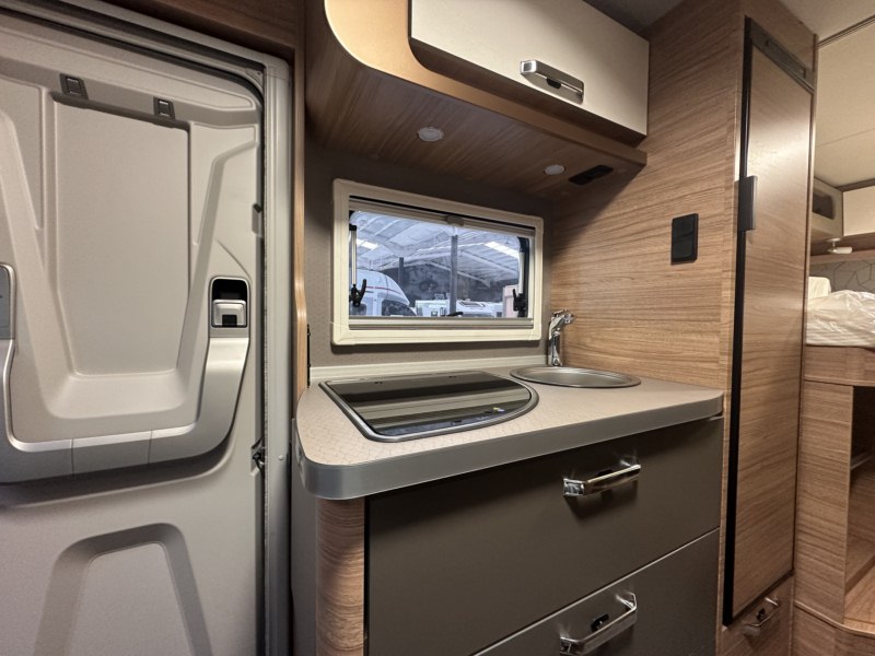 AUTOCARAVANA WEINSBERG CARACOMPACT 640 MEG [EDITION PEPPER]